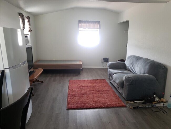 Building Photo - 3818 Hamid Blvd