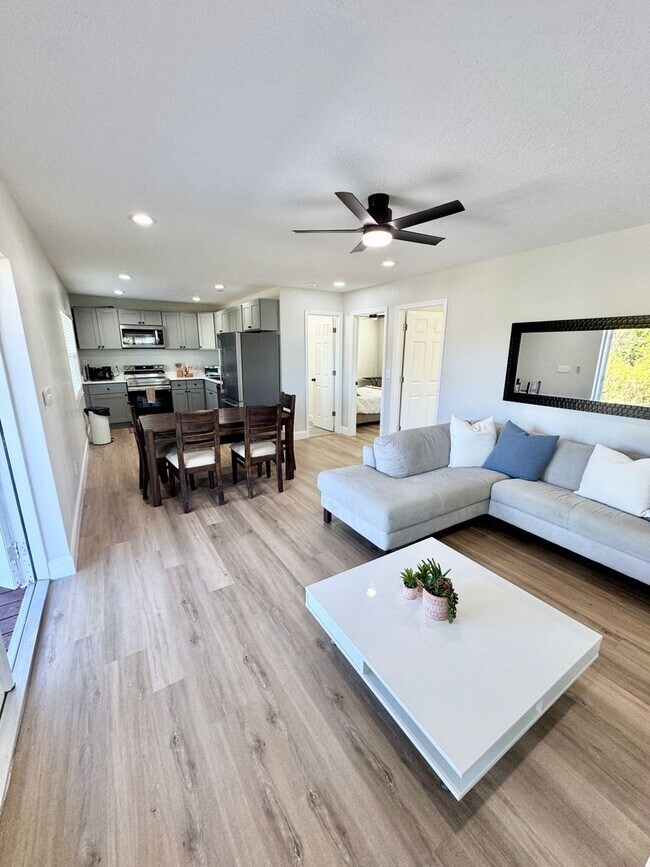 Building Photo - Fully Furnished Down Town Clermont Short T...