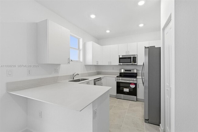 Building Photo - 2705 SE 25th Ave