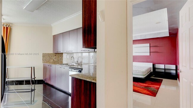 Building Photo - 3370 Hidden Bay Dr