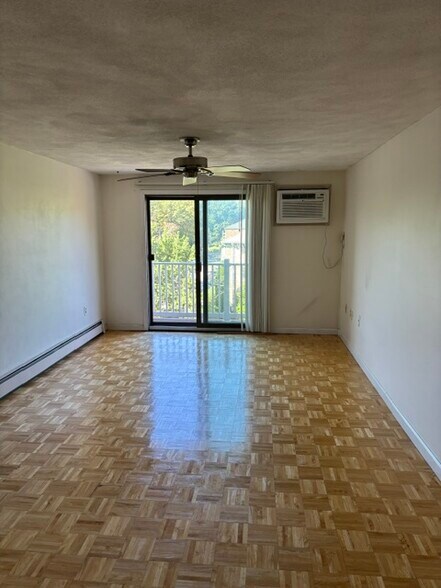 Building Photo - 16 Kenmar Dr
