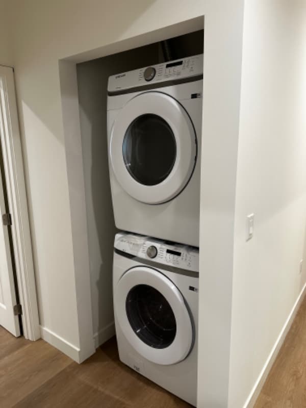 Building Photo - 2010-2010 Vineyard Ave