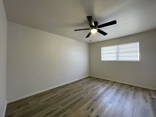 Building Photo - Cozy?Charm Meets Modern Luxury – Your Perfect Lamesa Retreat!