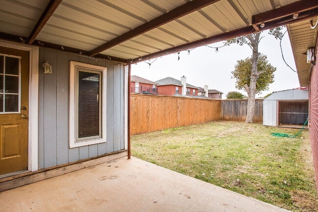 Building Photo - Adorable 3/2/2 in Cooper!