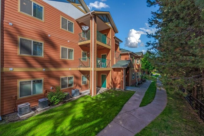 Building Photo - Pheasant Run Condo- 3rd floor NEW PAINT & ...