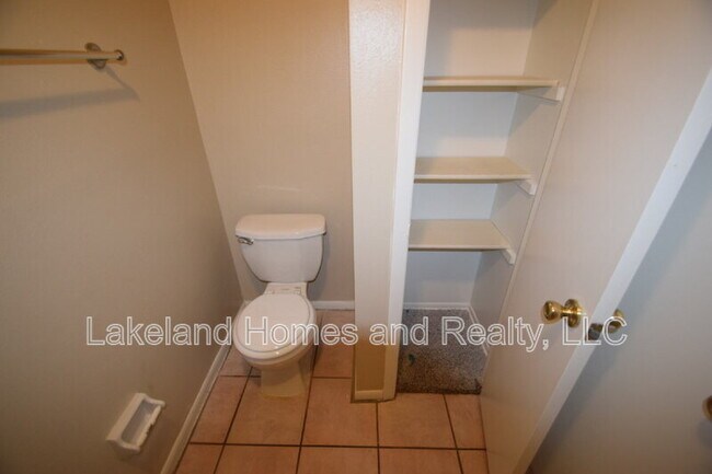 Building Photo - 1204 Honeytree Ln W