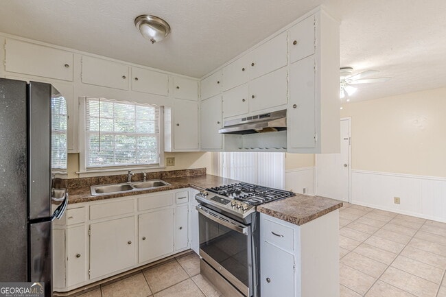 Building Photo - 828 Sheppard Way