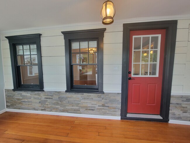 Building Photo - 218 Chatham Ave