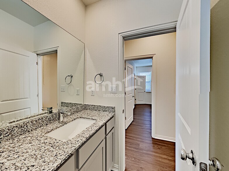 Building Photo - 2721 Wolfcreek
