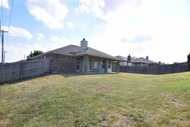Building Photo - 3501 Salt Fork Dr