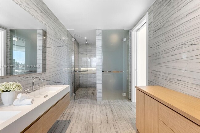 Building Photo - 8701 Collins Ave