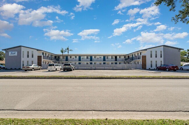 Building Photo - 115 Seminole Ave W