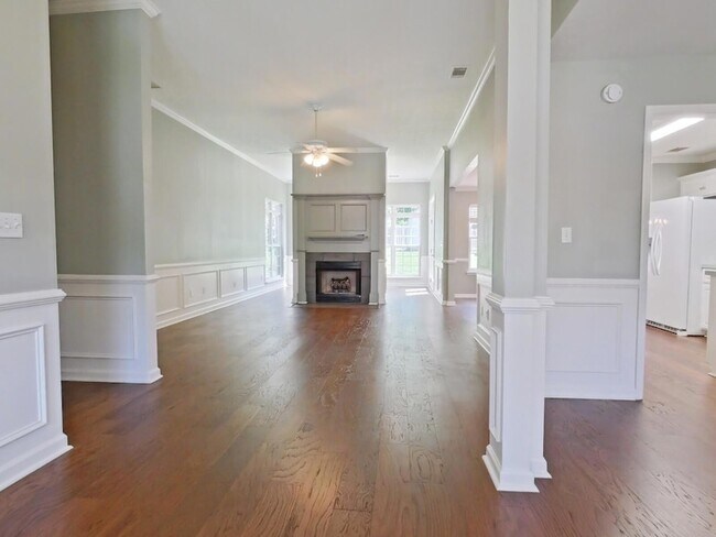 Building Photo - 304 Farmington Dr