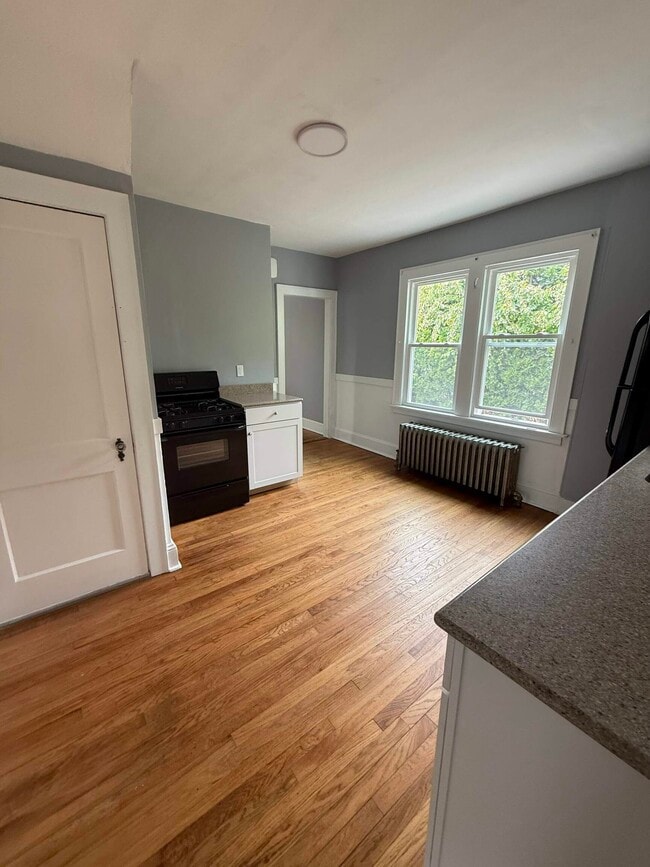 Building Photo - 47 May St