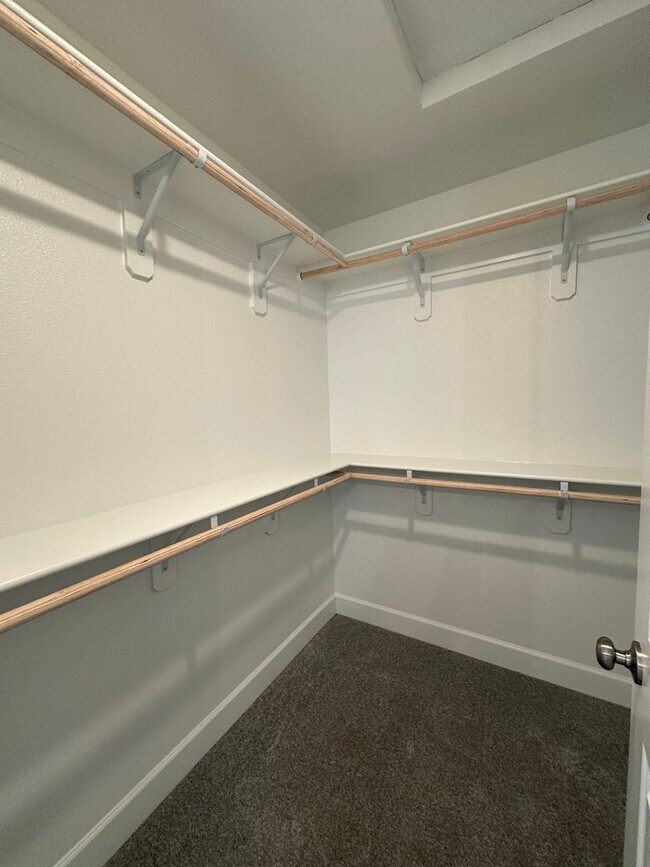 Building Photo - Welcome to this brand-new 3-bedroom, 2.5-bath home located in NW Redmond, OR.