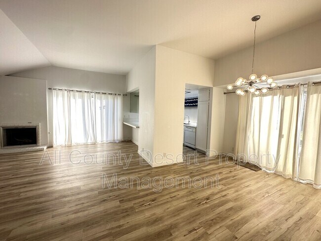 Building Photo - 1675 N Fairway Cir E