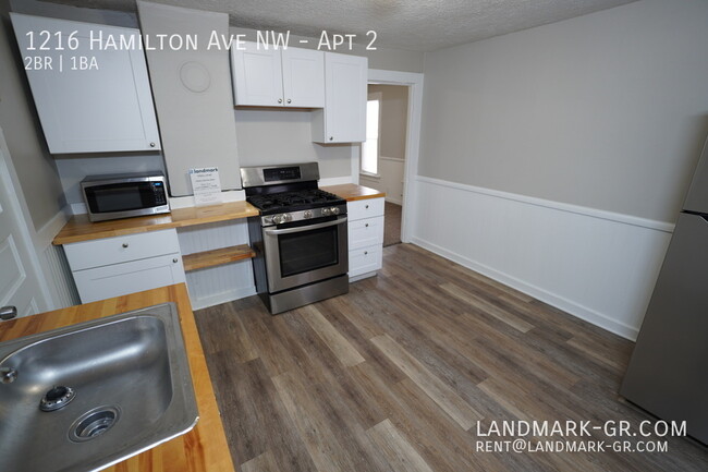 Building Photo - Updated 2-Bed, 1-Bath – First Month $775 Rent