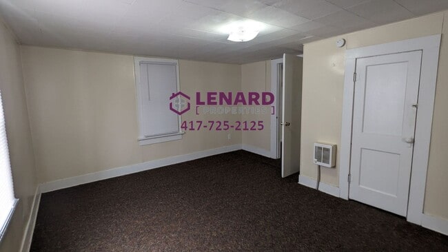 Building Photo - 446 N Claud Ave