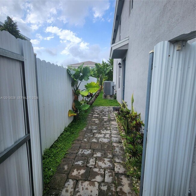 Building Photo - 13245 SW 271st Ter