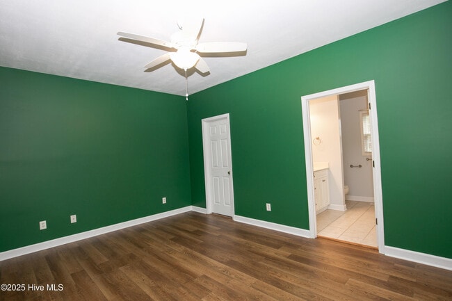 Building Photo - 110 Willow Creek Ln