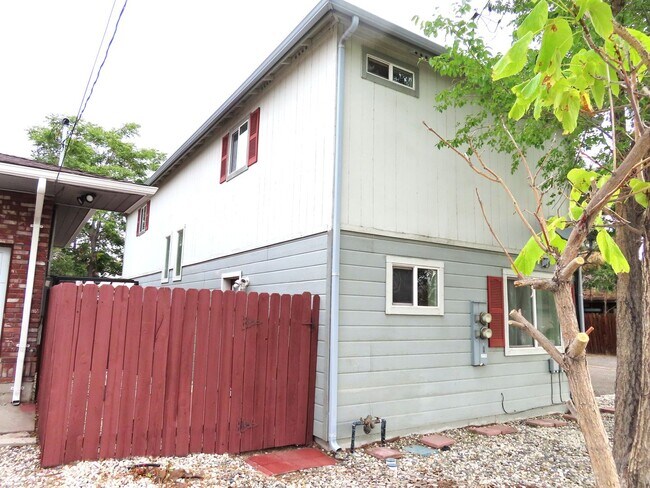 Building Photo - 582 E Street