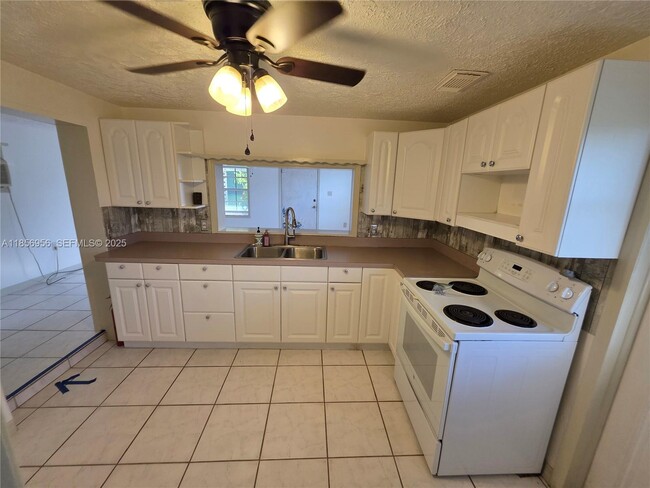 Building Photo - 4321 Kirby Loop Rd