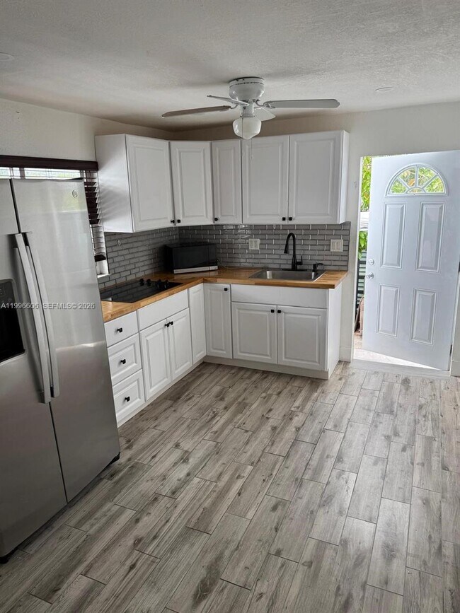 Building Photo - 5420 E 7th Ave