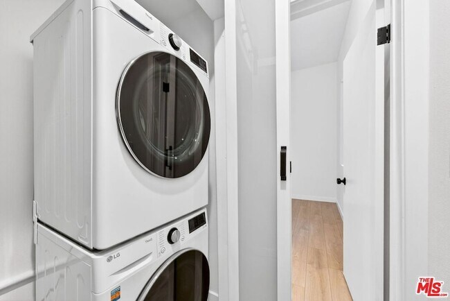 Building Photo - 12030 Valleyheart Dr