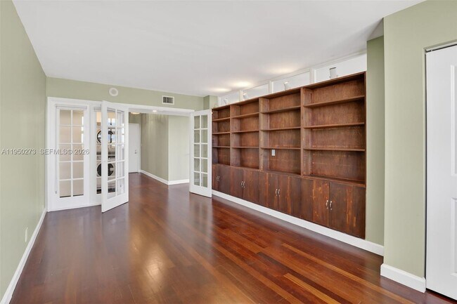 Building Photo - 1625 SE 10th Ave