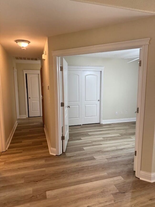 Building Photo - $300 Move in Special - Beautiful South Redding Home