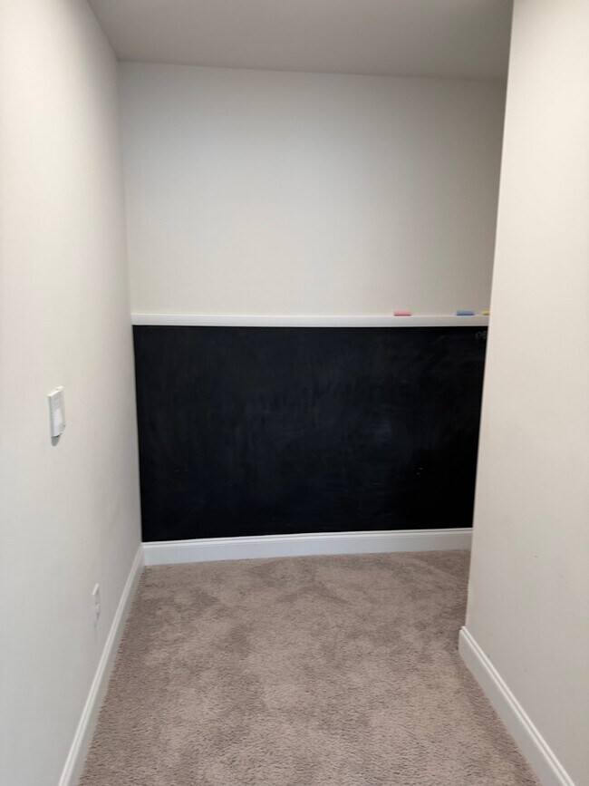 Building Photo - 416 Deveron Dr