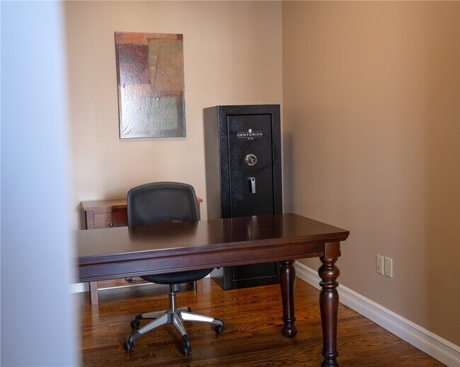 Building Photo - 90 E Market St