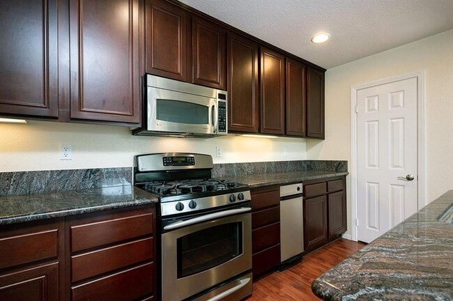 Building Photo - Gorgeous Townhome in Liberty Station!