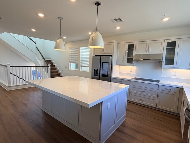 Building Photo - 513 Proton Pl