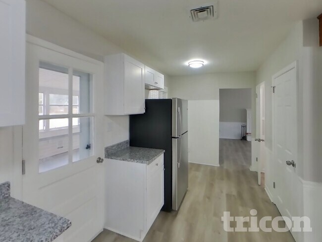 Building Photo - 2840 Mt Vernon Ave