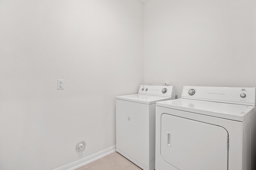 Building Photo - 5552 Bellissima Way