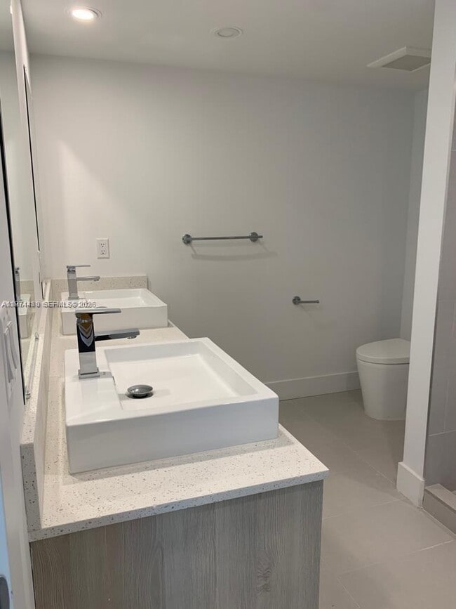 Building Photo - 13800 Highland Dr