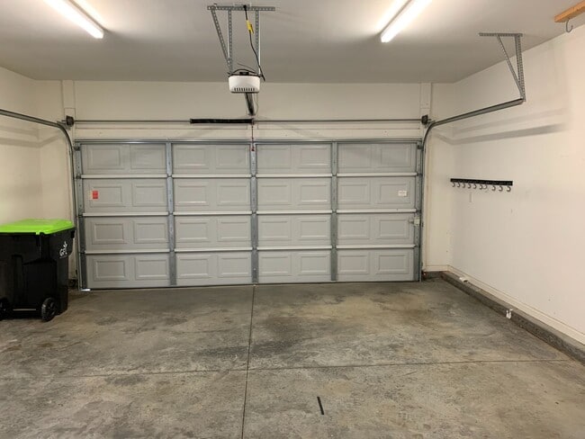 Building Photo - Whitsett / Brghtwood Farms