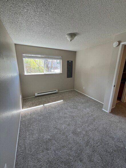 Building Photo - 4165 SE Cesar E Chavez Blvd