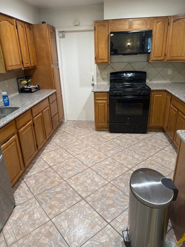 Building Photo - 5018 Village Way