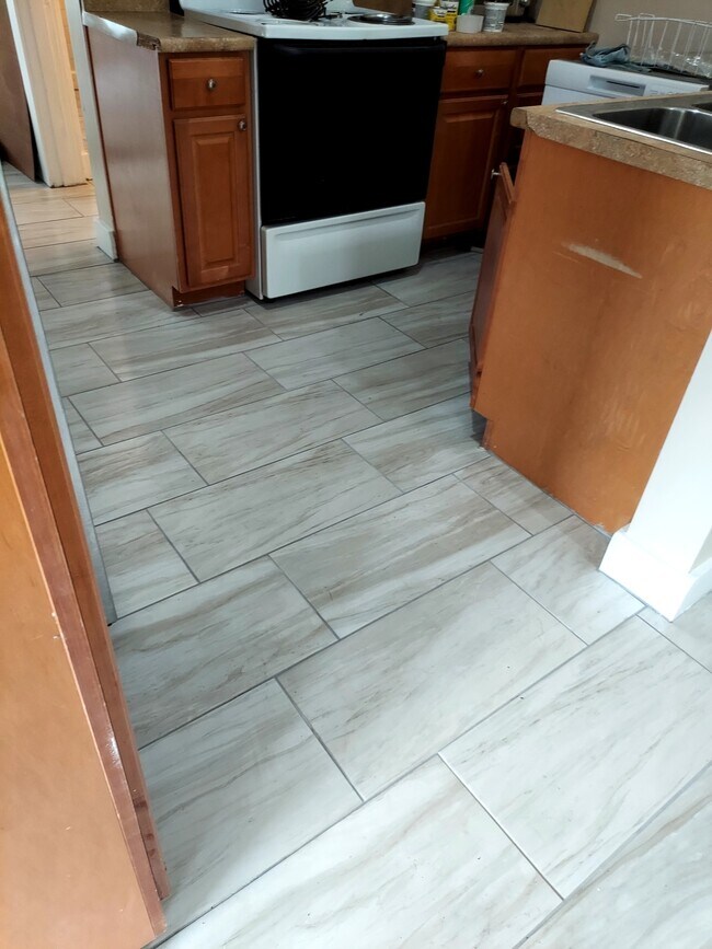 Building Photo - 1703 Chaffin St