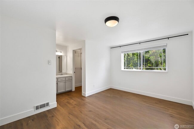 Building Photo - Fobes Hill Rental!