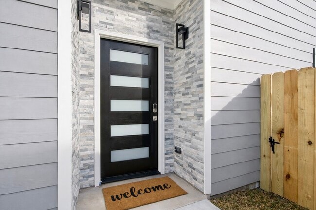 Building Photo - 10115 Porto Rico Rd