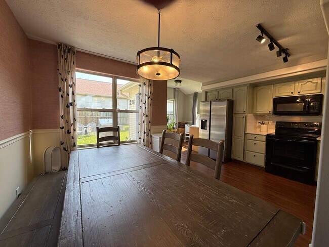 Building Photo - Experience Bright Living in This Stunning ...