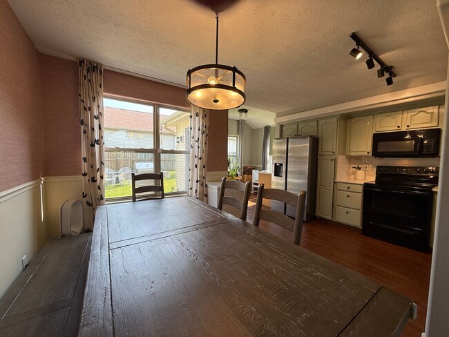Building Photo - Experience Bright Living in This Stunning 4-Bedroom Home!