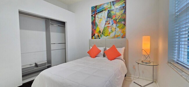 Building Photo - 661 Lake Wellington Dr