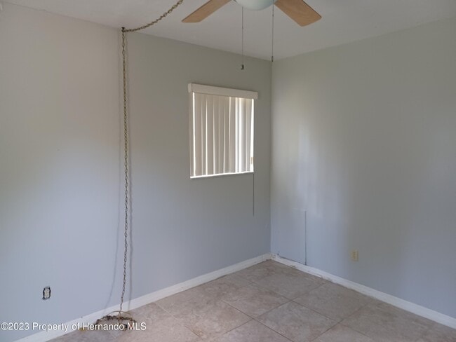Building Photo - 595 Swallow Ln
