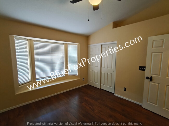 Building Photo - 1560 E Sonoran Desert Dr