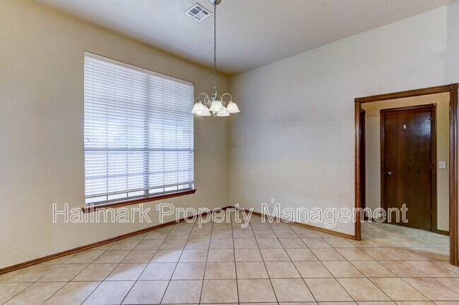 Building Photo - 500 Loyd Ln