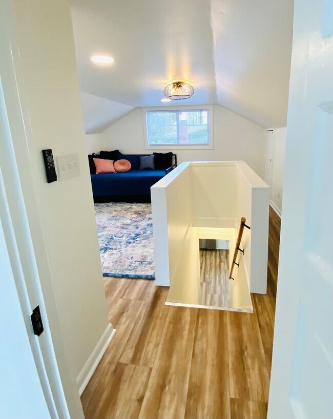 Building Photo - Beautiful Historic Home on Front Street in Lynden